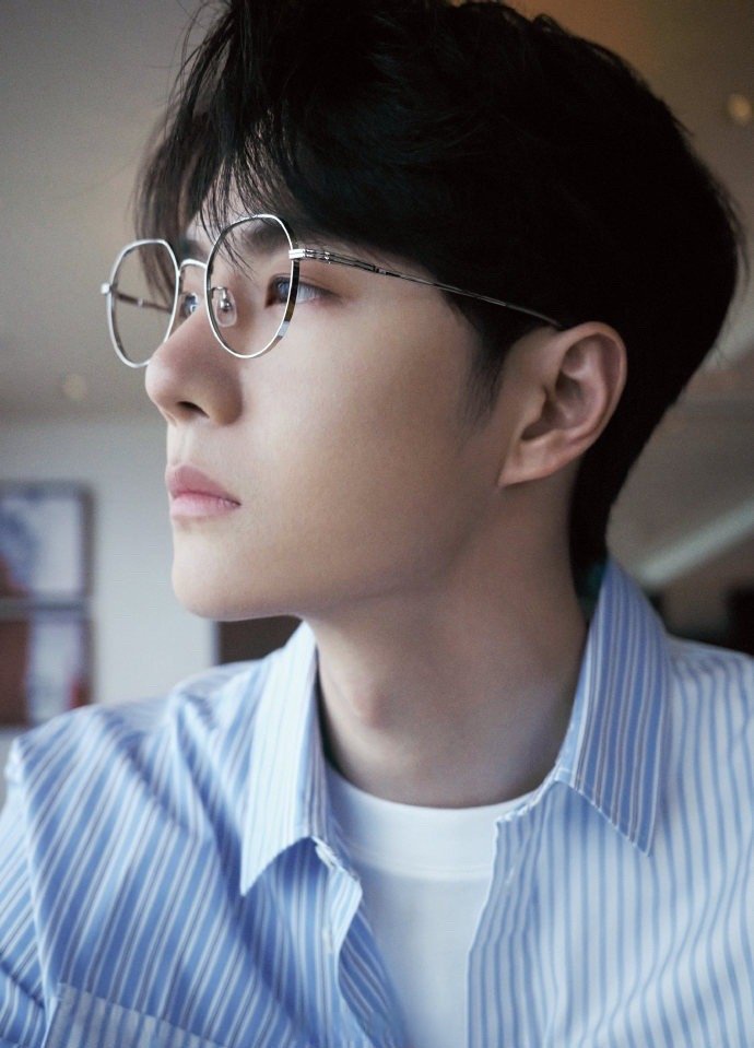 王一博王鹤棣侧颜对比照都是大帅哥不用去比较呀,两个人都很帅呀,都是