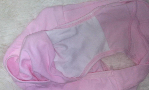 女人内裤有这样的分泌物,十有八九是怀上了,千万不要同房了