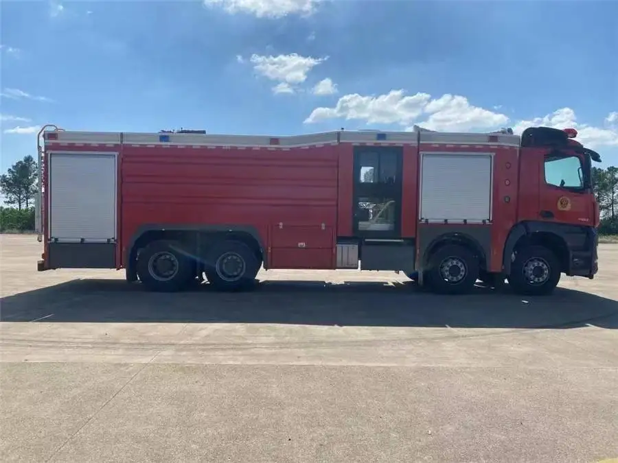 18吨奔驰arocs水罐泡沫消防车om470直列6缸发动机