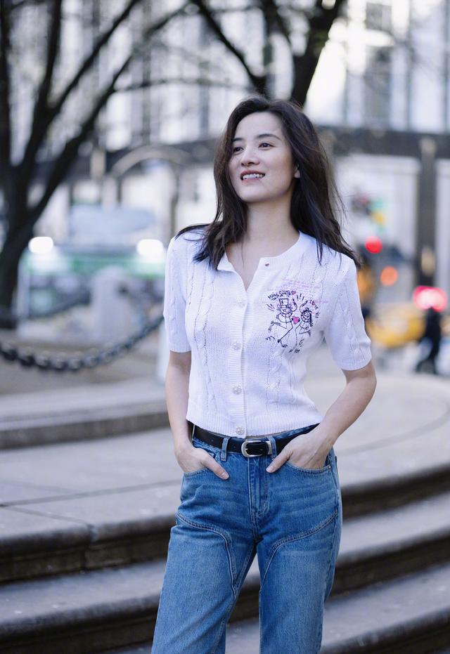 宋佳时尚清冷感美照,彰显不同时尚魅力!