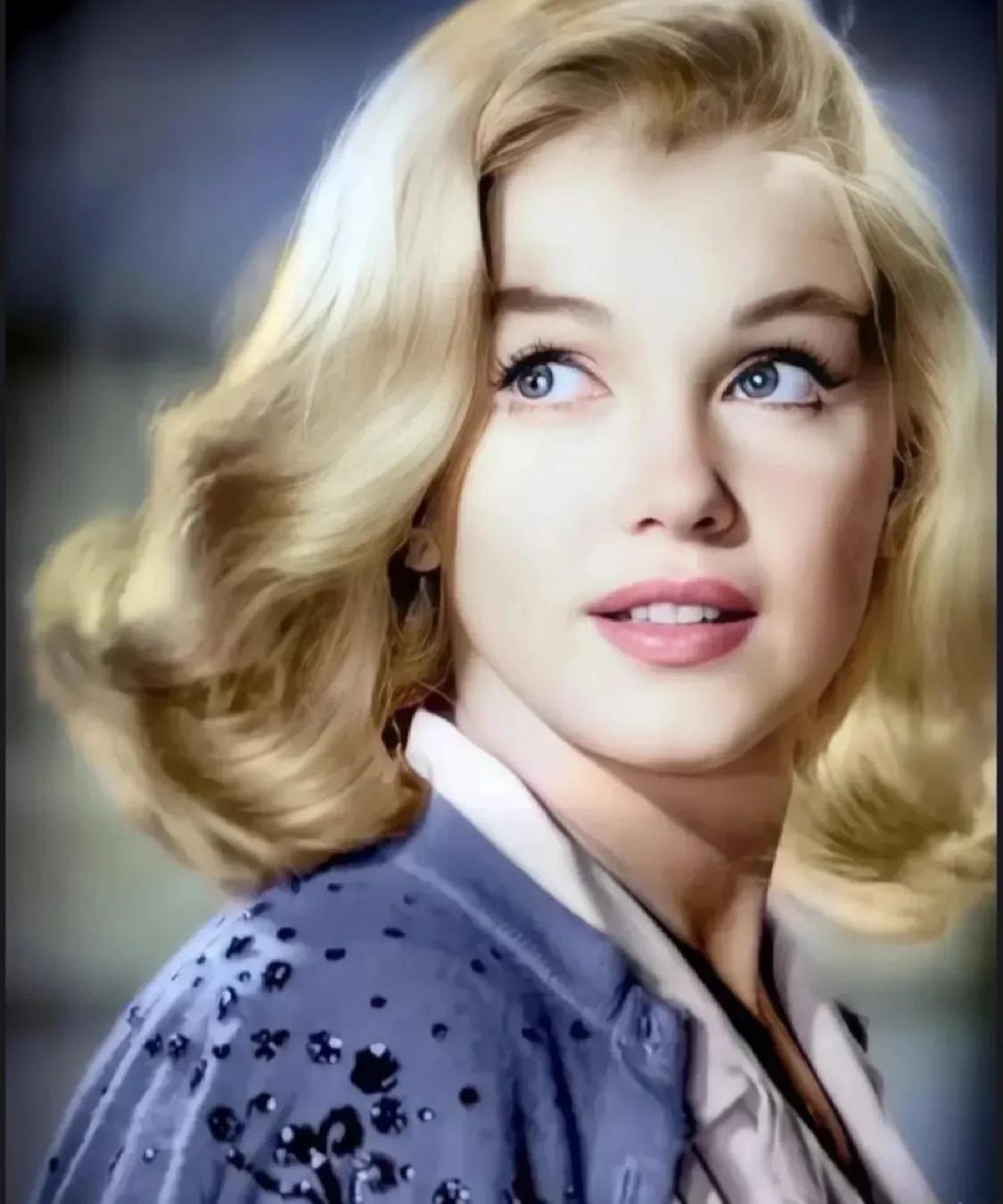 她是被全美国男人目光照射的女人,大半生都是高光时刻,走到哪儿都是