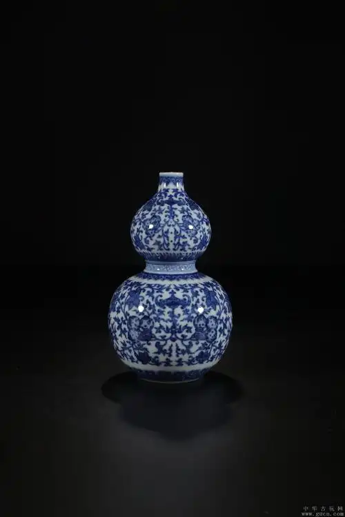 清代大清乾隆年制青花福寿绵延纹葫芦瓶