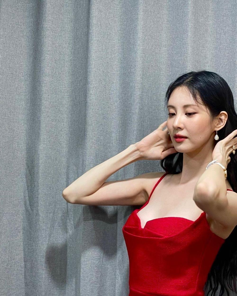 少女时代徐贤,诱人身材成熟魅力,低胸连衣裙,变身性感代名词_腾讯新闻