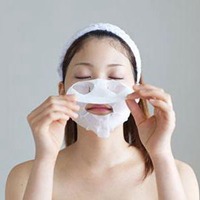 敷着面膜的女生头像【点击鼠标右键下载】