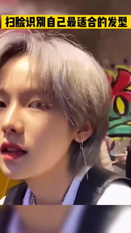 女生一定要尝试的发型中分狼尾