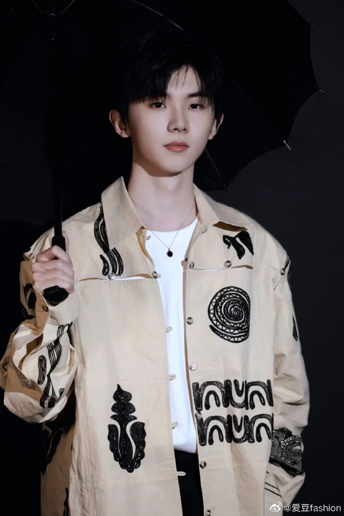 马嘉祺烧烤扇出痛苦面具