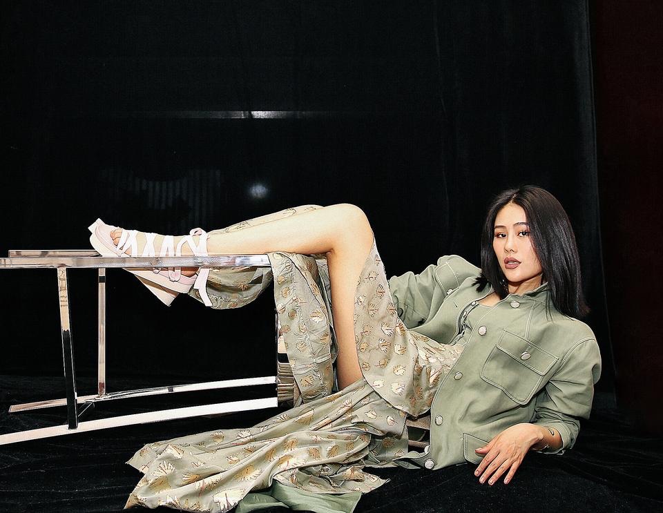 袁娅维2012年参加浙江卫视音乐选秀节目《中国好声音》,成为刘欢组