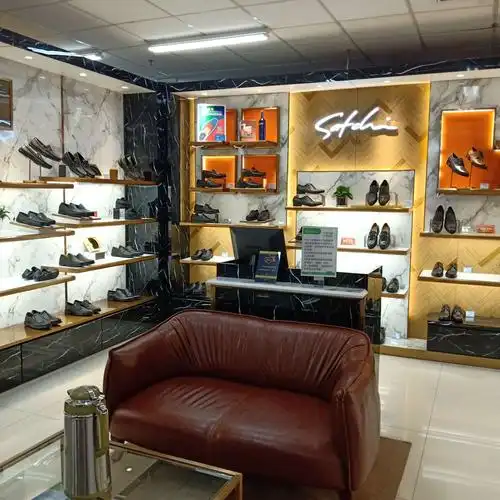 蠡县信誉楼三楼沙驰男鞋春款