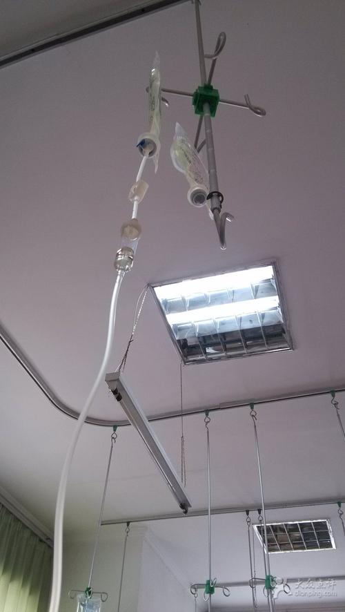 血抽了两大管,尿检给了一个白色透明塑料桶,容积量相当于五升.