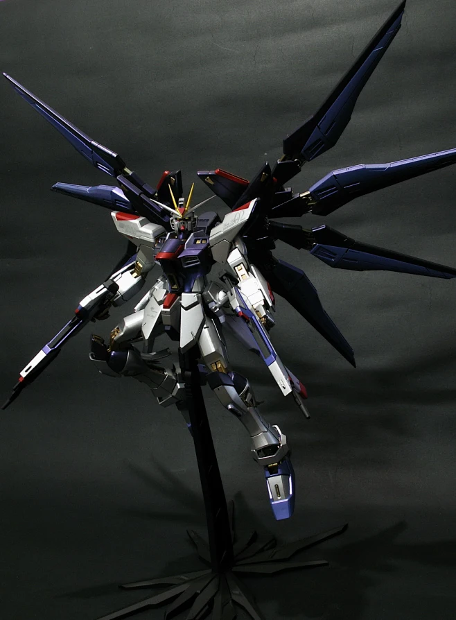 高达seed destiny-强袭自由模型