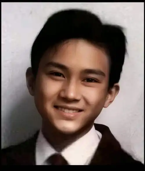 【张智霖】看到组内有求童年照的,于是给小小仙开个楼