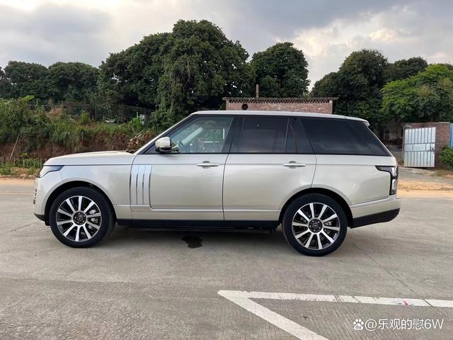 2022款路虎揽胜行政创世四座版,以其无与伦比的豪华气质和卓越性能