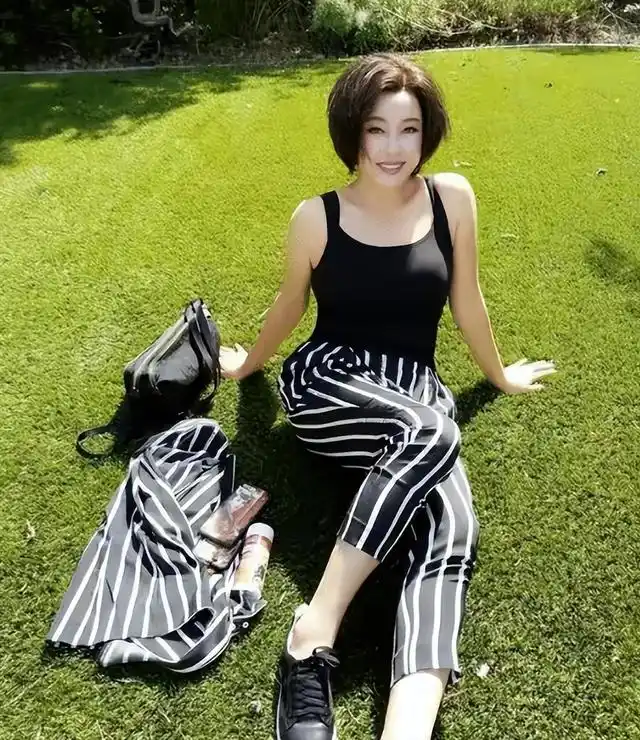 稳定下来,刘晓庆准备好好发展事业的时候,但却得知自己怀孕了.