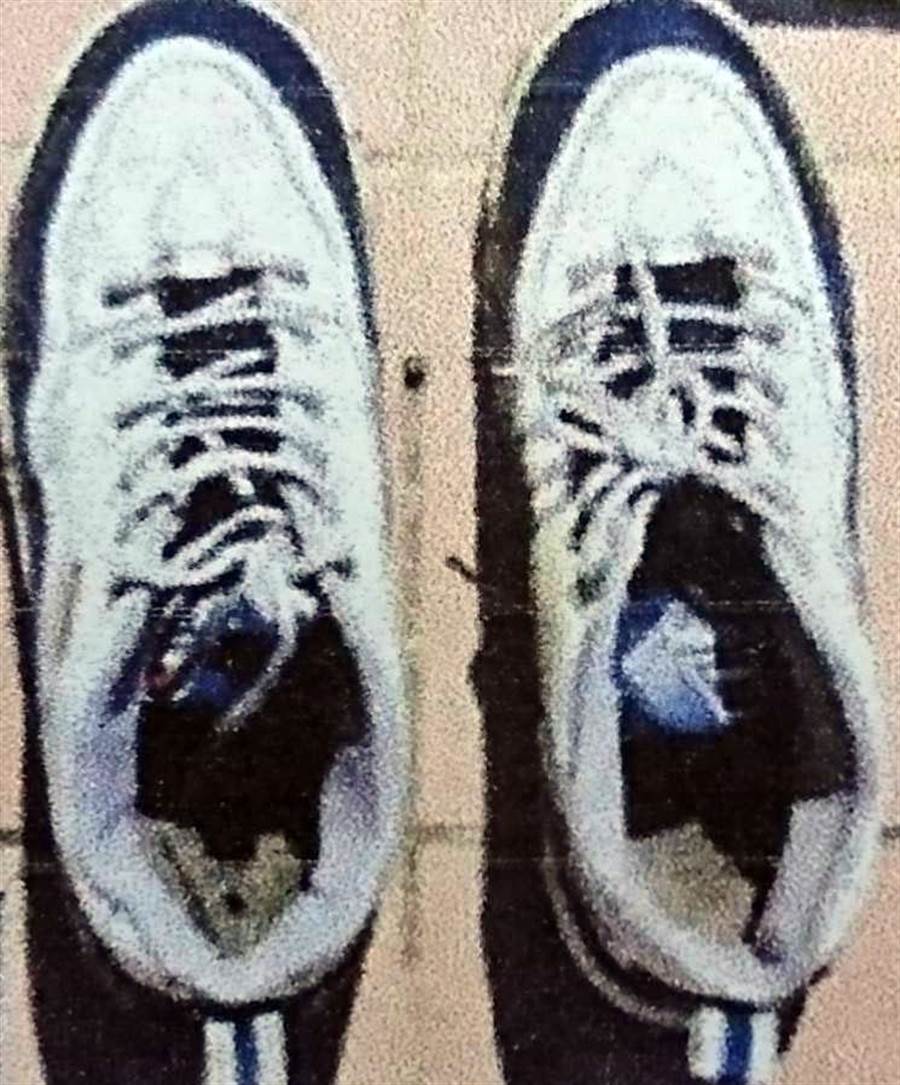 诡异头下脚上栽棺木上男离奇死在公墓