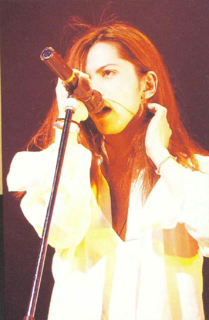 日本半个漫画美男的原型,彩虹乐队的主唱宝井秀人