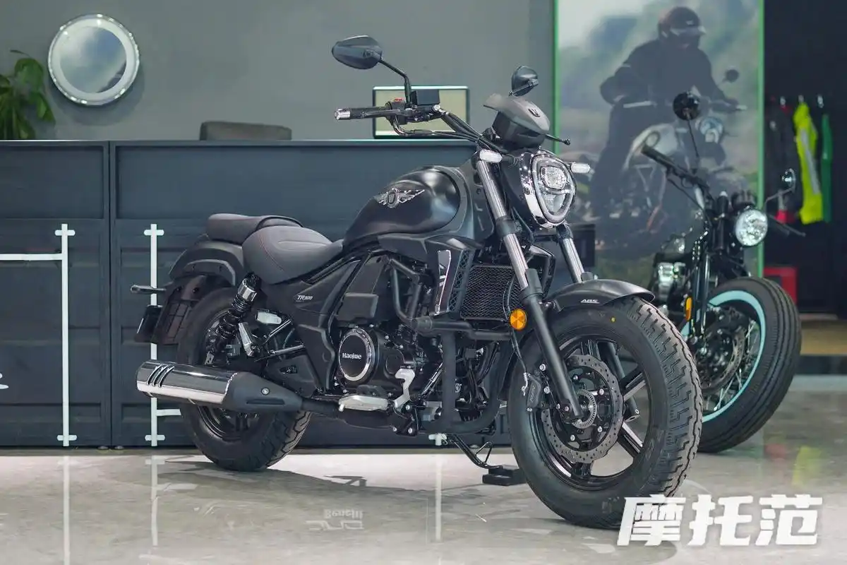 豪爵tr300都市版和旅行版到底该怎么选好 小红书刷了一个月,今天去店