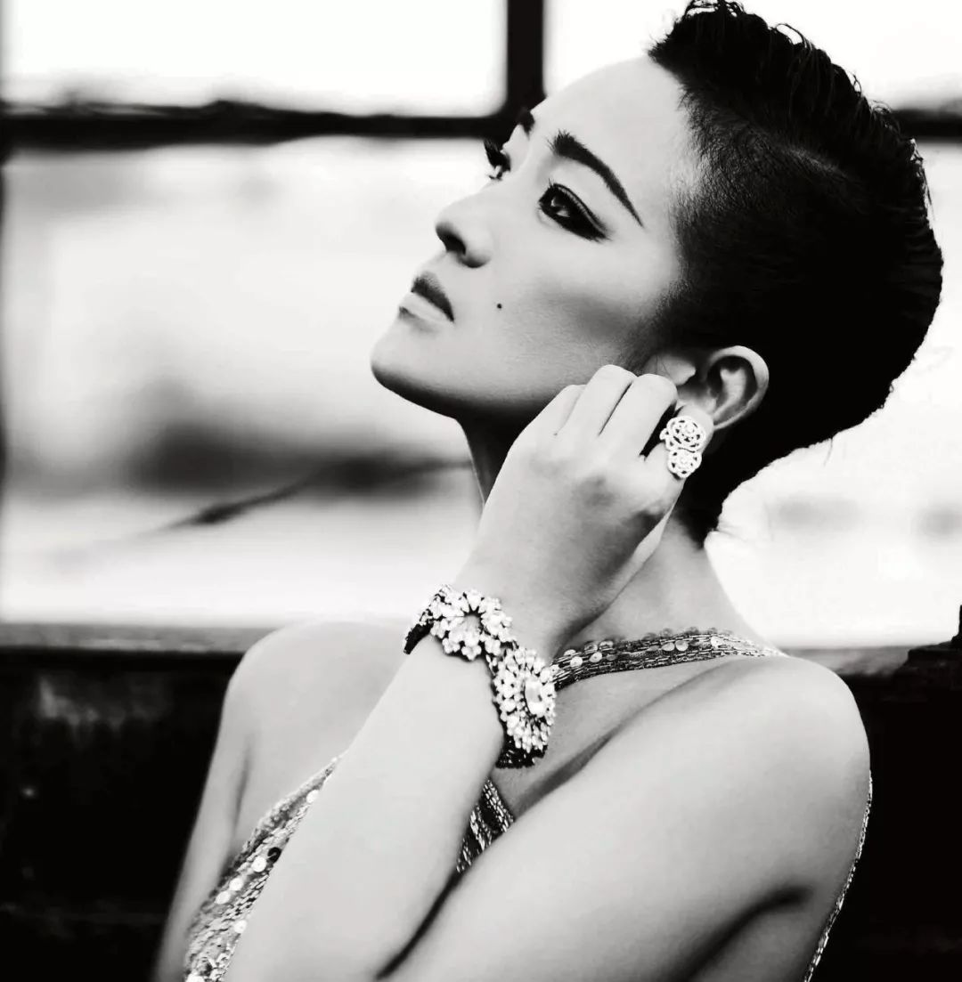 巩俐霸气怒怼金马奖:影后很多,巩皇只有一个._戛纳