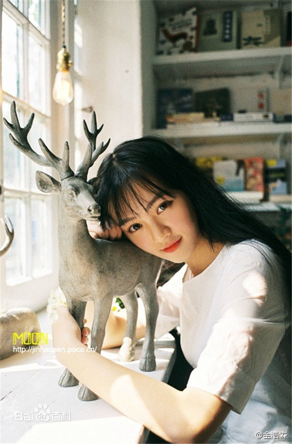 武大校花樱花女生黄灿灿个人自拍照 黄灿灿生活照