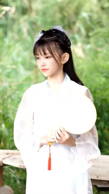 童模宋小睿穿古装拍戏,没想到如此清纯,以后走秀就这样穿吧