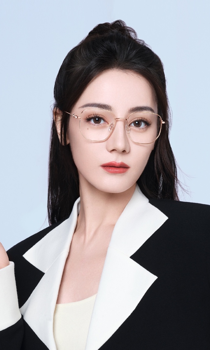 迪丽热巴公诉精英##迪丽热巴最新怼脸大片