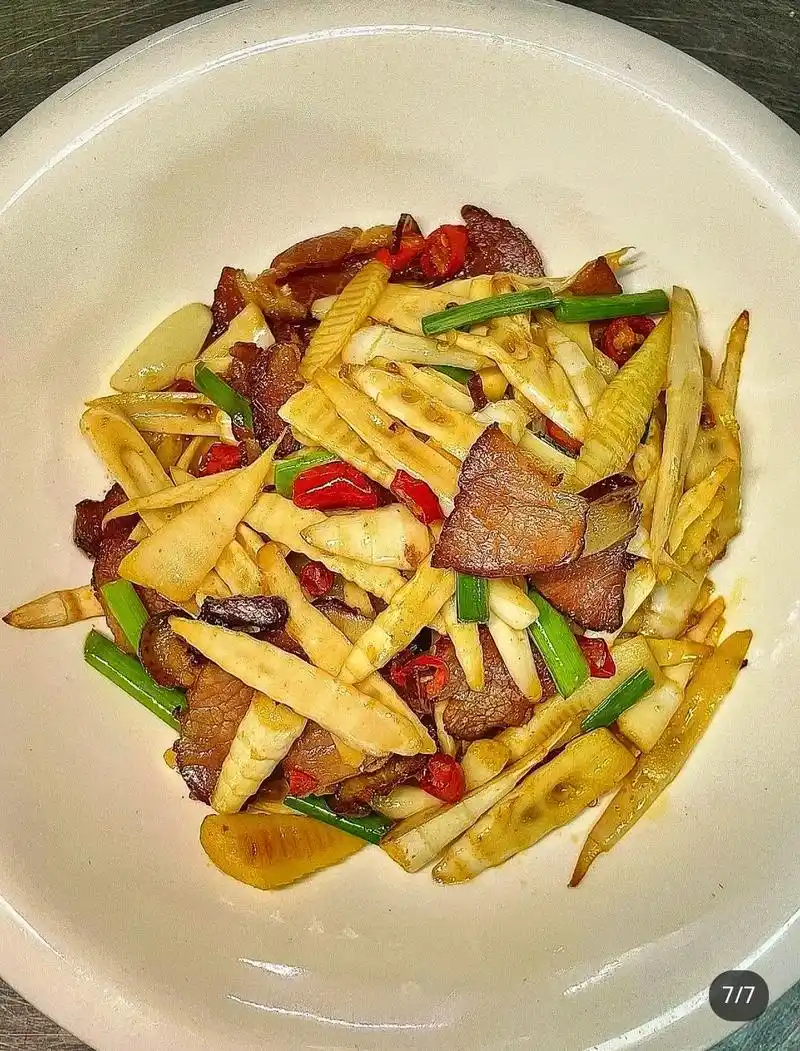 竹笋炒腊肉.打工人的春节休完了,没了妈妈煮的美味佳肴,今天自 - 抖音