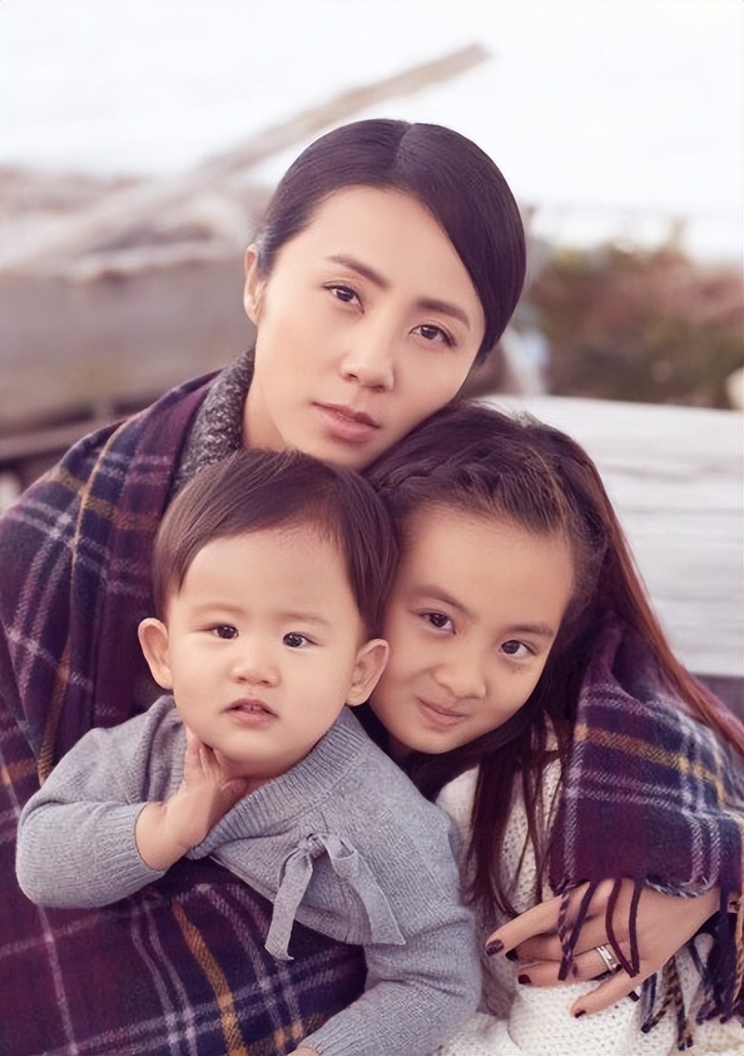 黄磊:娶学生孙莉,如今女儿成他的骄傲,儿子让他苦恼_表演_事业_电影