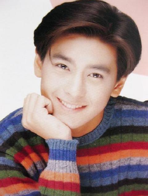 46岁林志颖与同学聚会,和高中好友同框似两代人,还遭嘲太年轻