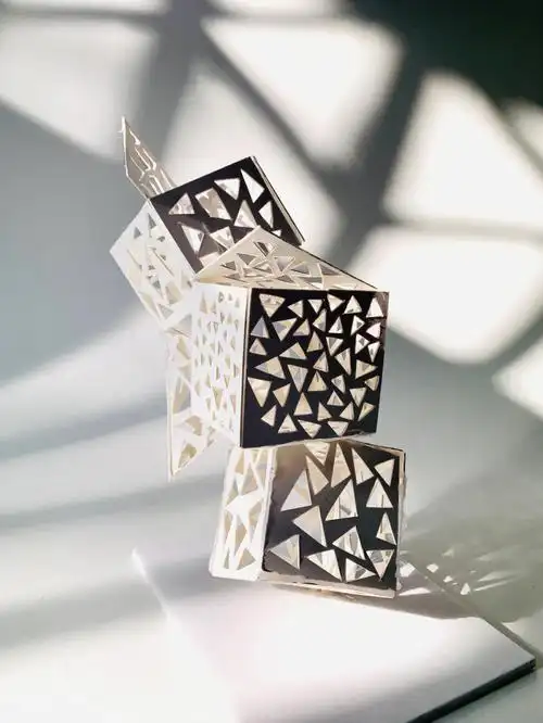 分享立构作业镂空立方体