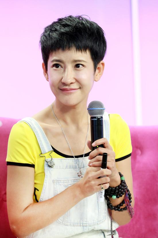 郭柯彤七夕落泪 爆料糗事调侃烧饼完爆单身狗