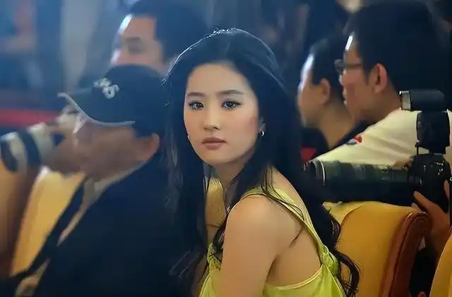 美国国籍刘亦菲竟被中国外交部公然点赞她不是虚假的中华儿女