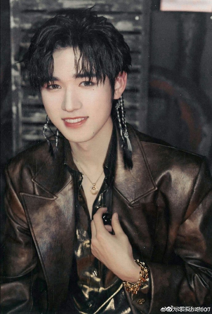 宋亚轩侧脸vs正脸