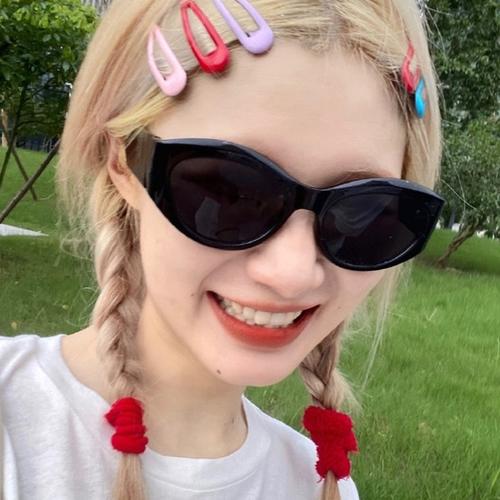 戴墨镜女生头像超拽真人