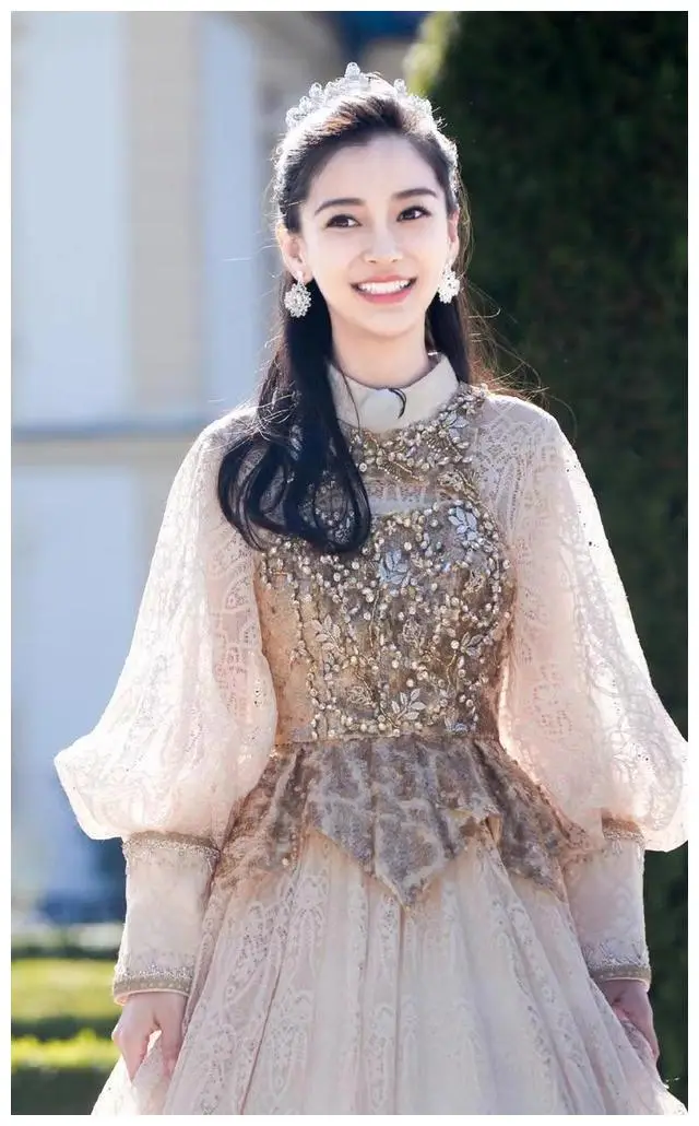 杨颖补发生日照,娱乐圈冷暖真实揭晓,网友:自作自受?_生活_风光_内心