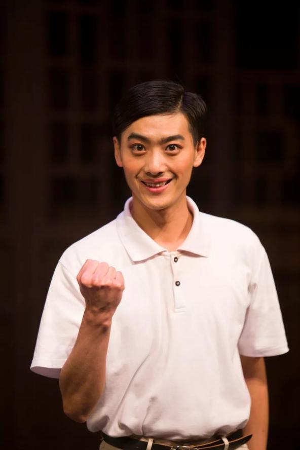 鲁贵—罗九江 饰演 他是一个矛盾的人,懦弱