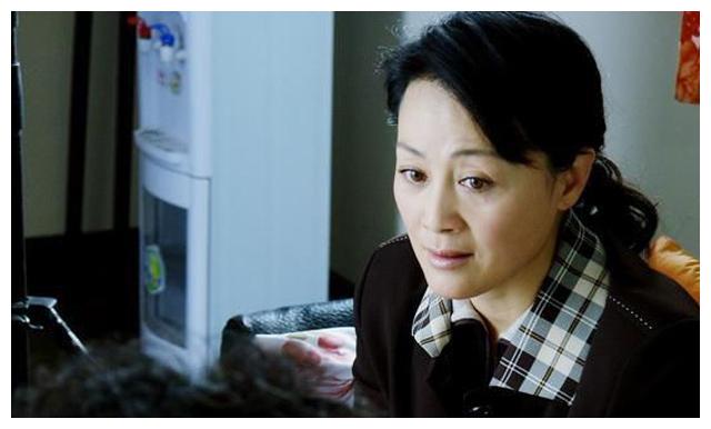 北京人在纽约中阿春扮演者王姬近况如何如今57岁近照曝