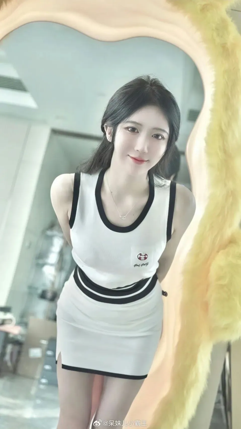 呆妹儿直播感慨时间过得快一晃直播八年了水友还不去上学