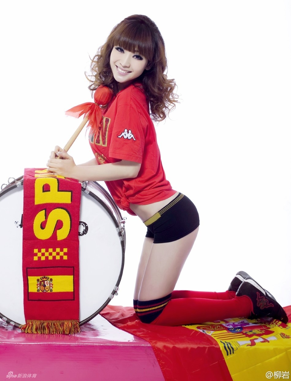 柳岩拍性感写真助威西班牙_高清图集_新浪网