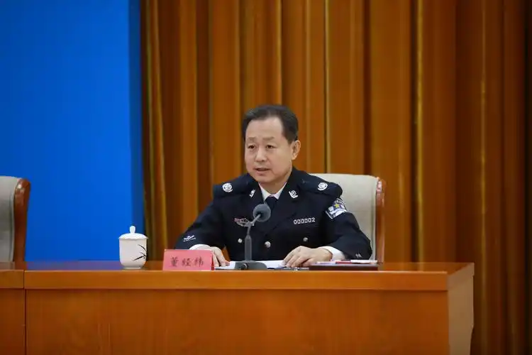 新华社记者冯延 全国教育整顿办副主任,公安部政治部主任光明日报记者