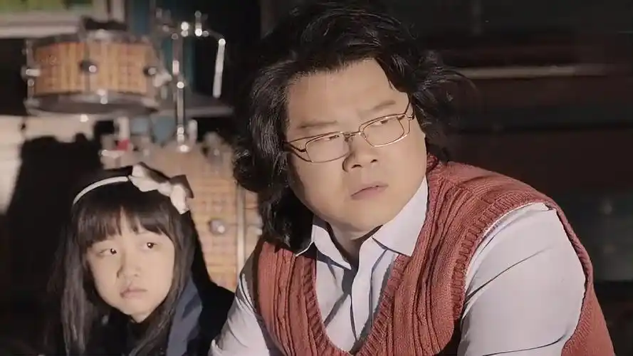 缝纫机乐队:小岳岳太惨了,教孩子还得偷摸