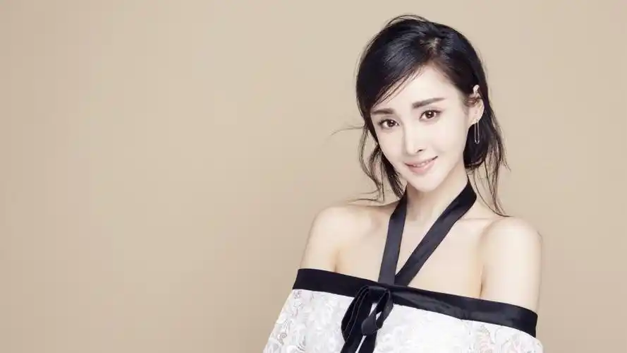 女神王若心性感锁骨写真,高清壁纸图片,大陆明星-回车桌面