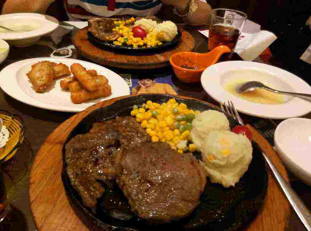 吃牛排时,聪明人一般会点"全熟",老板一看就知是"内行人"