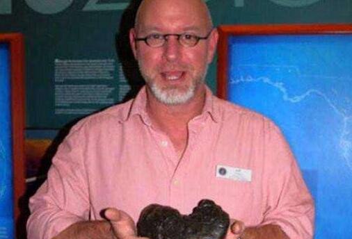 世界上最粗的屎长18米重26斤便秘3年没拉屎的结果