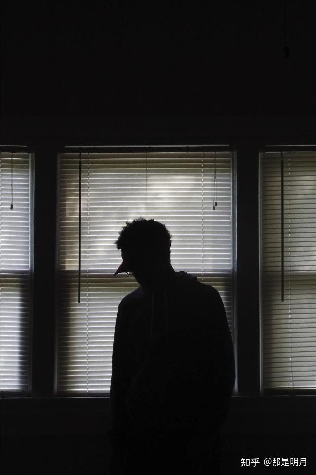 有没有那种看起来舒服又显成熟男生用的壁纸锁屏