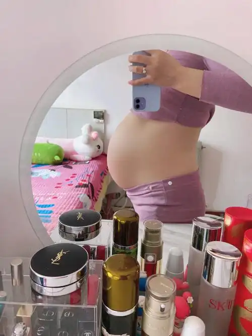 胃口也没变大,感觉没有入盆吧肚子没下去,胎动晚