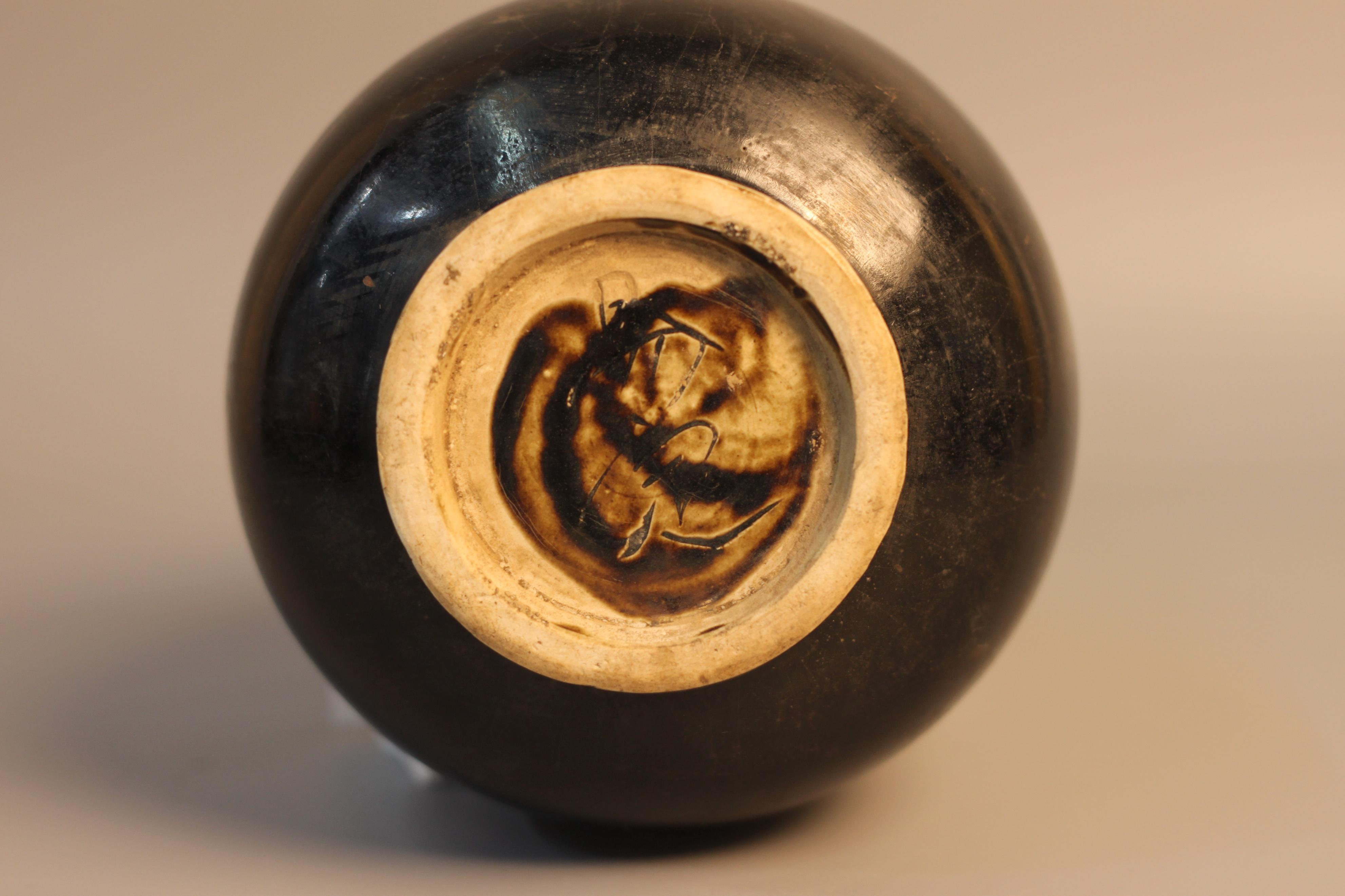 宝物藏心 武昌红巷美术馆 黑定一现即天价 宋代定窑黑釉玉壶春瓶_造型