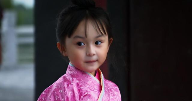 刘楚恬:从国民俏闺女到幸福小红人她是演艺圈的"神童",被誉为国民俏