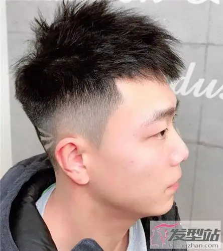 两边铲光型男发型帅气洒脱释放魅力
