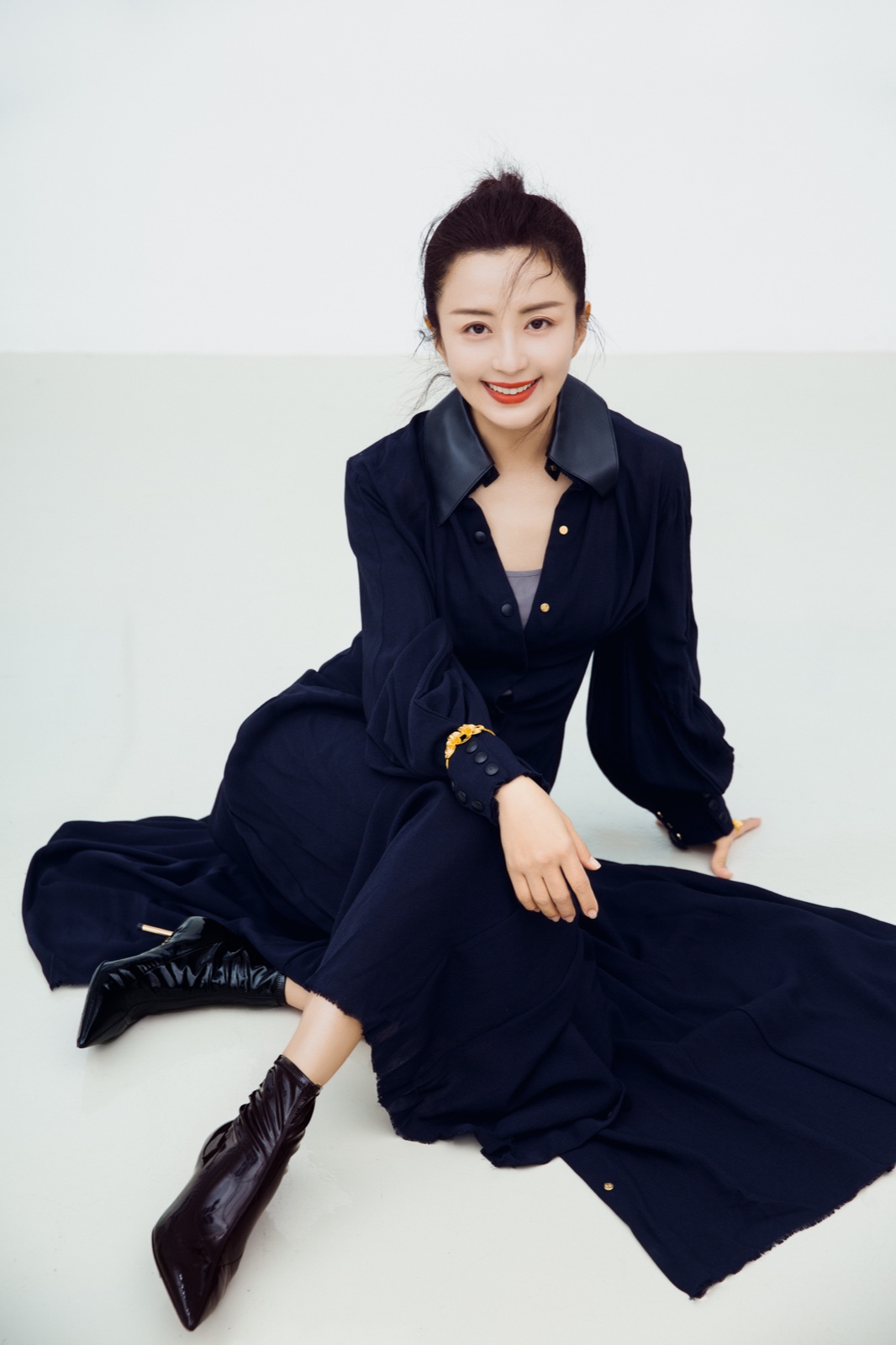 杨童舒质感写真曝光清冷气质演绎窒息之美