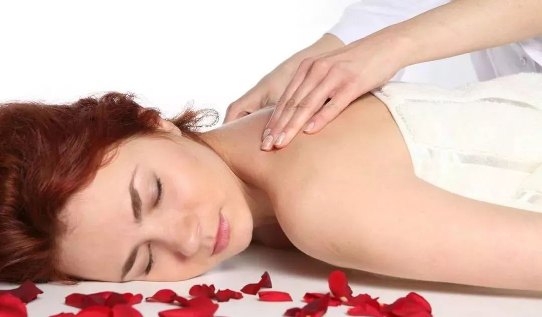 精油开背3步消除疲劳改善亚健康状态配合13种手法