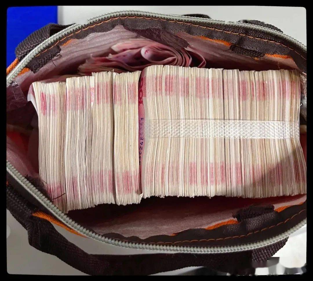 男子搭乘上海地铁下车后一身冷汗14万现金不见了